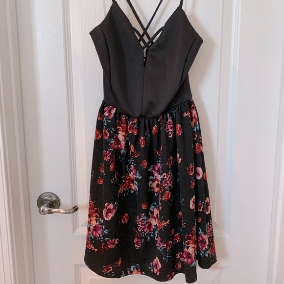 Crossback Floral Dress - Picture 1 of 3